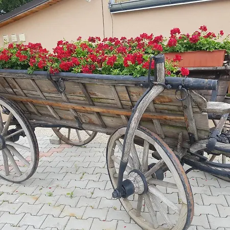 Апартаменты Centrum V Sukromi Restauracia U Jakuba Мартин