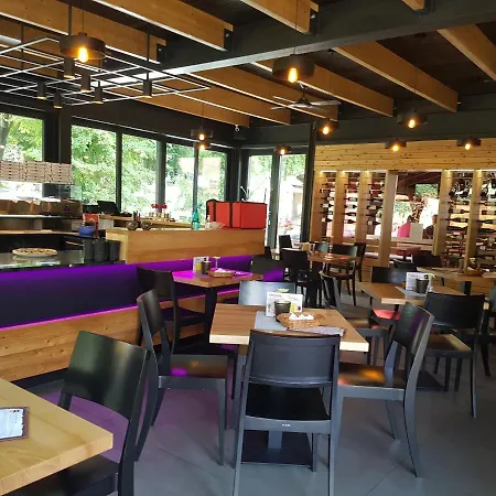 Апартаменты Centrum V Sukromi Restauracia U Jakuba Мартин