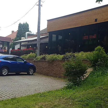 Centrum V Sukromi Restauracia U Jakuba マルティン