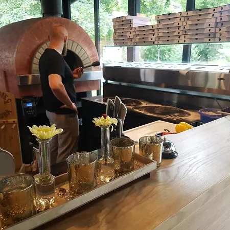 アパート Centrum V Sukromi Restauracia U Jakuba マルティン